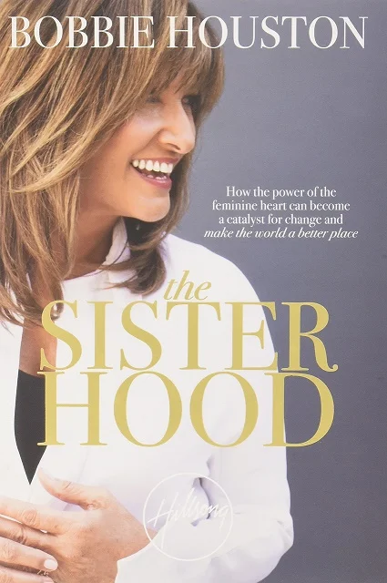 The Sisterhood : How the Power of the Feminine Heart Can Become a Catalyst for Change and Make the World a Better Place – Bobbie Houston (Hardcover) Seizoensaanbieding