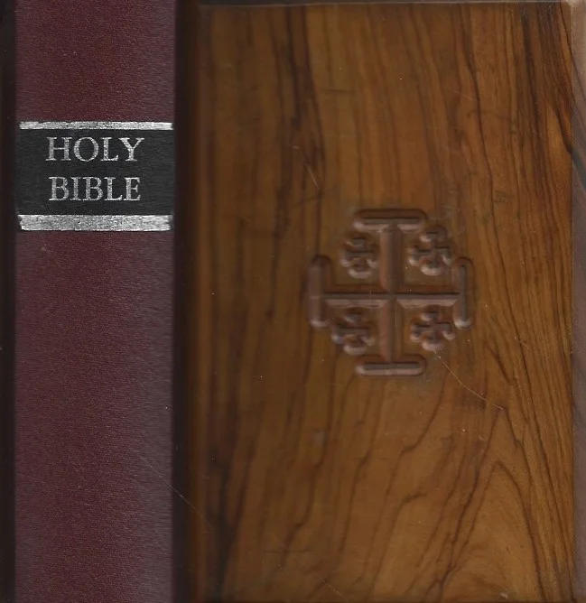 The Holy Bible : King James Version : Olive Wood Cover Jerusalem – Collins’ Cear-type Press Flitsaanbieding