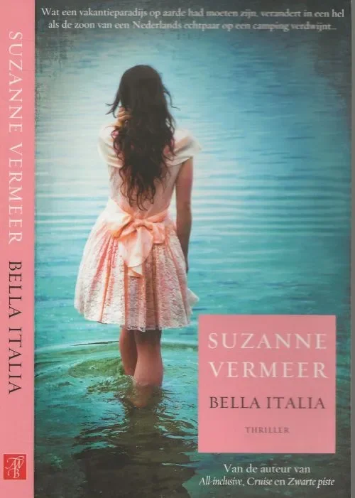 Bella Italia Wat een vakantieparadijs op aarde had moeten zijn , verandert in een hel, als de zoon van een Nederlandsechtpaar op een Camping verdwijntVermeer, Suzanne Omslagontwerp Wil Immink Design Omslagbeeld Yolande de Kort – Trevillion Iamges Premium