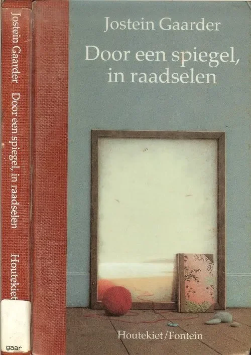 Koopje Door een spiegel, in RaadselenGaarder, Jostein. Born 8 August 1952 Vertaald uit het Noors door Elina van der Heijden Omslagillustraties Quint Buchholz Vormgeving Hans Gordijn