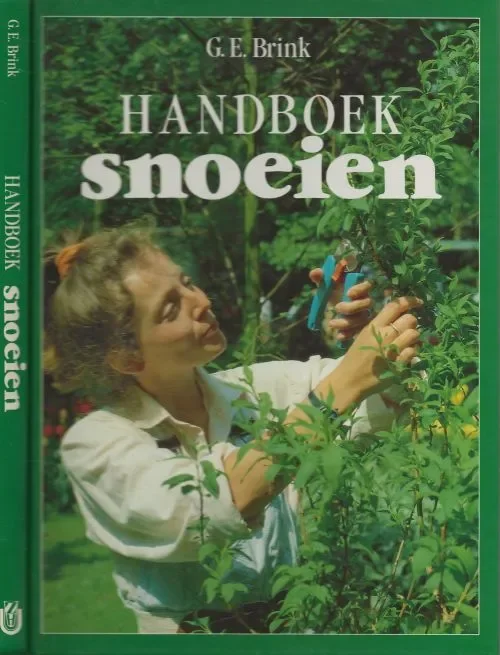 Aanbieding Handboek snoeien .. van Botanische termen tot naamgeving groepen van houtige gewassen maar ook voor gebruik als dek berm en onderbeplanting kortom een boek om in te grasduinen Brink . G.B. Omslag illustrties van Peter Bernard met Tekeningen van G. Hüsstege